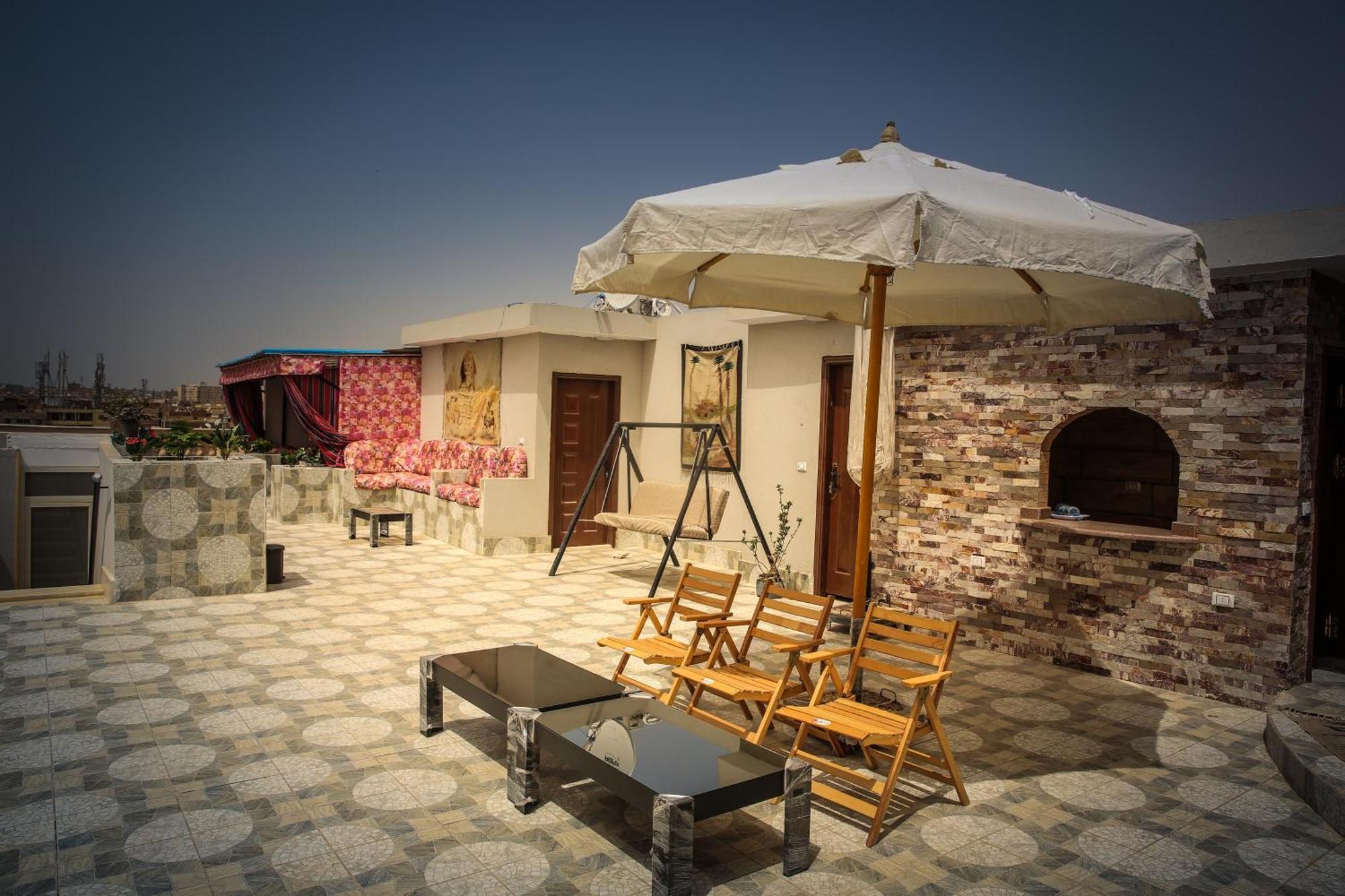 Queen Pyramids View Inn Kafret el-Gabal Exteriér fotografie